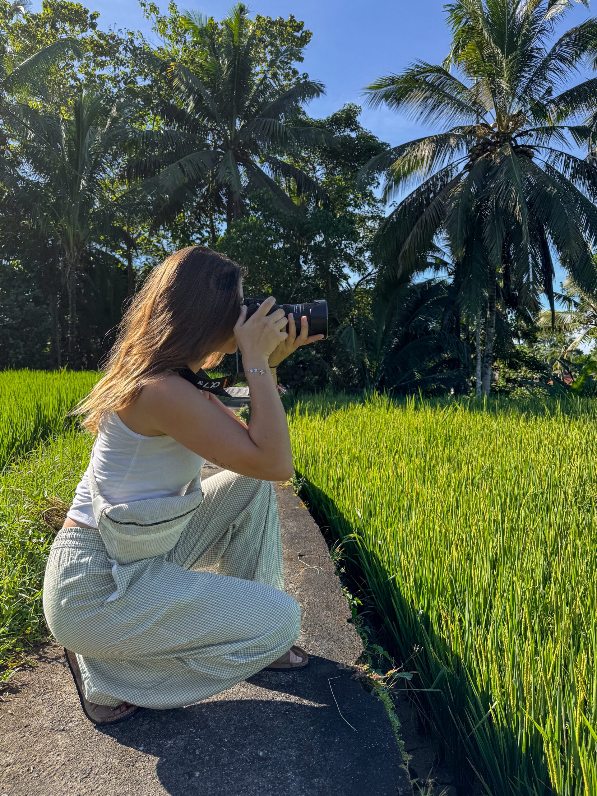 Photo rizière Bali 3 Margaux qui prend une photo des rizière